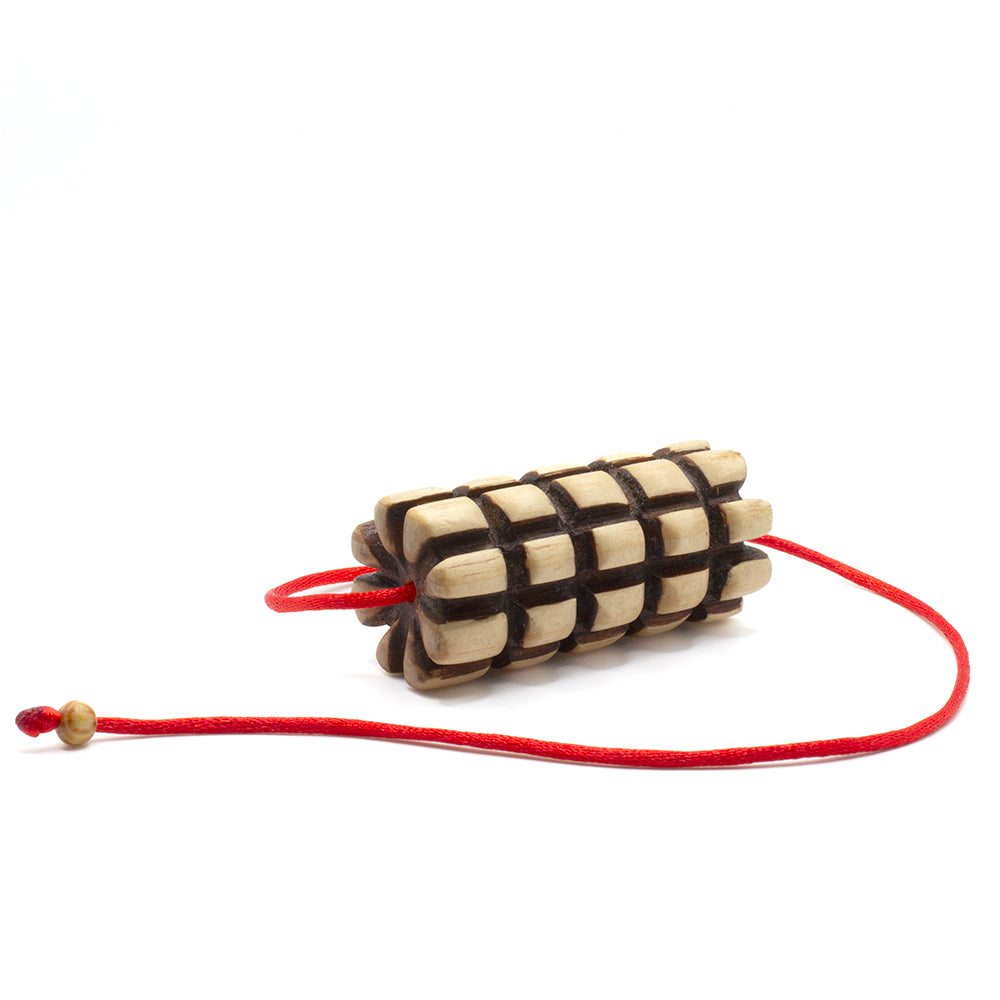PÉNDULO DE MADERA SAGRADA TALLADO CUADRICULA