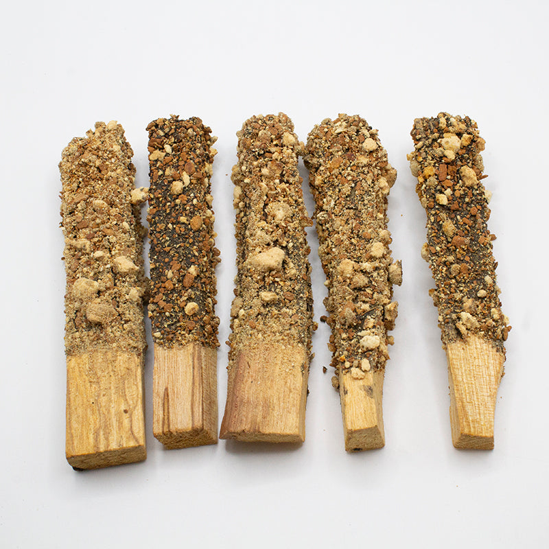 Palo Santo rebozado con naranja y canela al por mayor para tiendas esotéricas y rituales de abundancia.