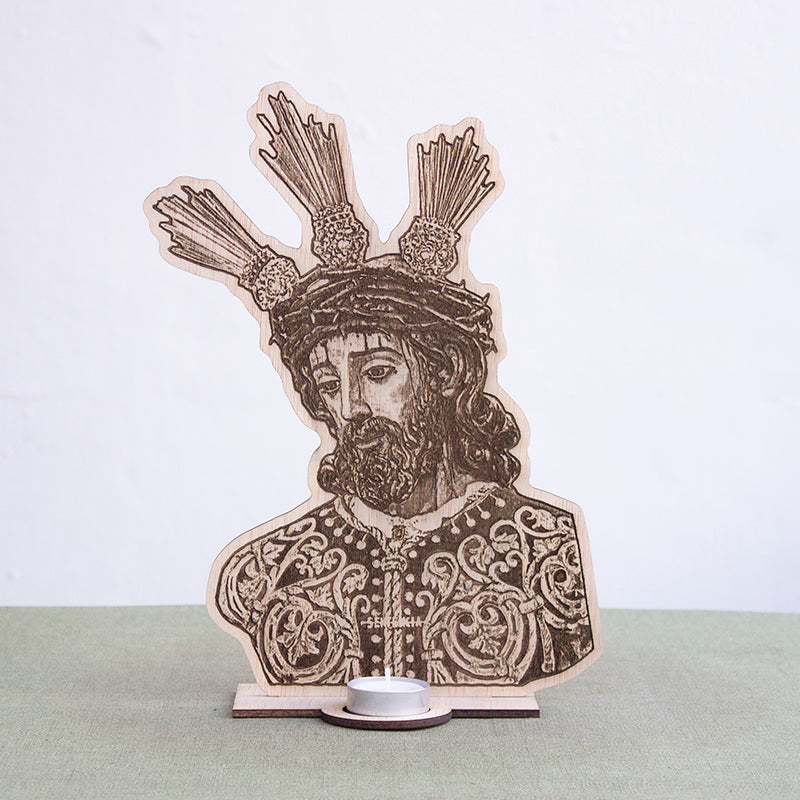 Altar de madera grabada de Nuestro Padre Jesús de la Sentencia Macarena con portavela de té para venta mayorista de artículos religiosos.